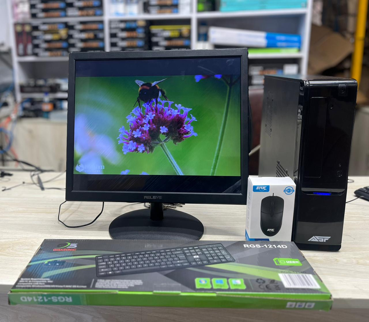 পিছি এবং 17" মনিটর কিবোর্ড মাউস সহ ফুল সেটাপ কম্পিউটার