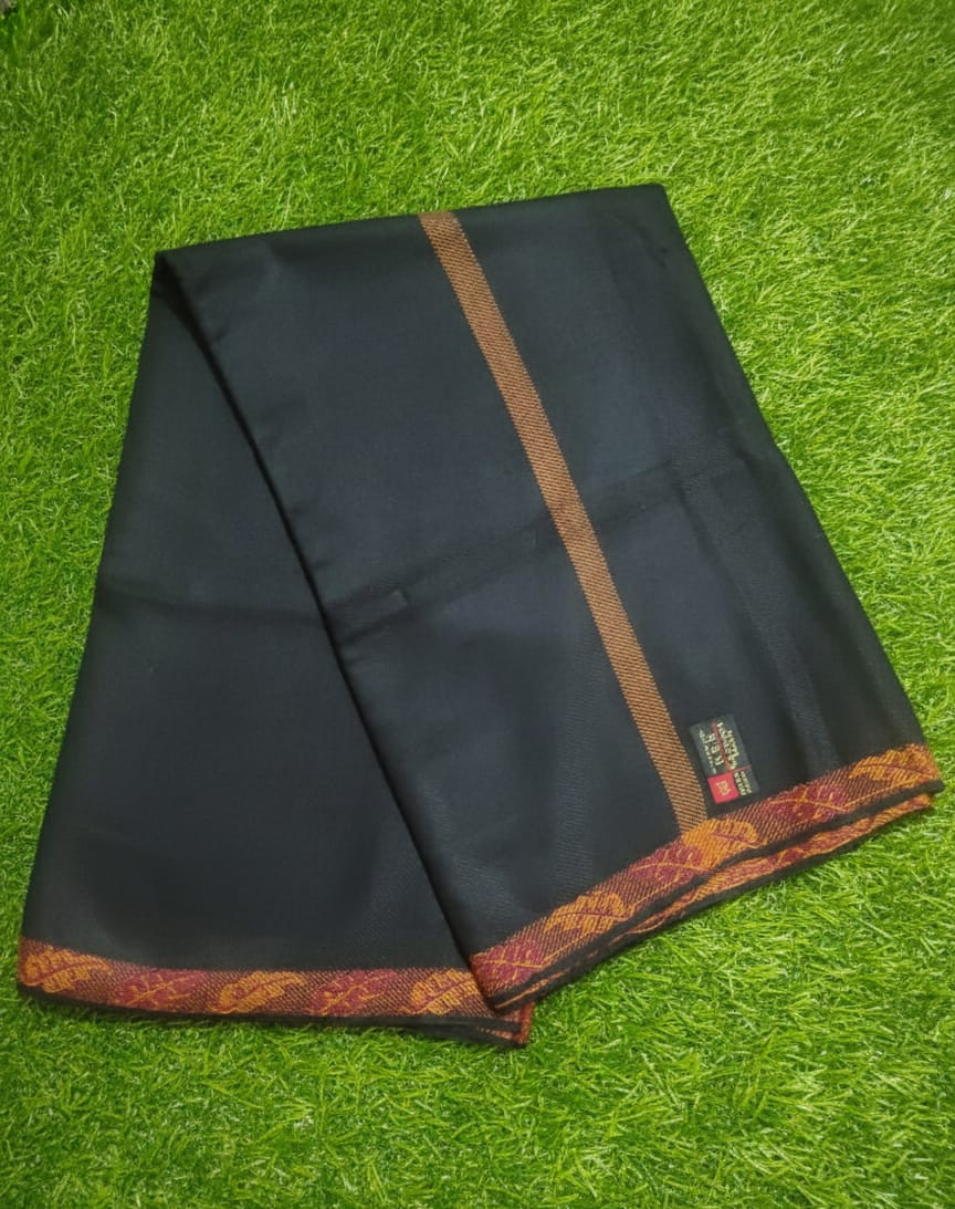 নিজস্ব তাঁতে তৈরি আসল উলের শাল